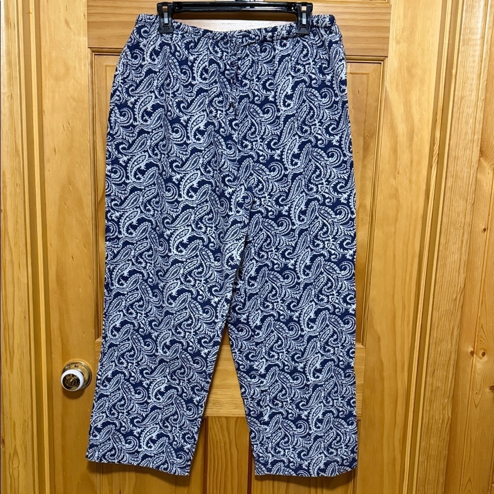 L.L. Bean Blue & White Paisley Woman’s Flannel Pajama Pants, Size Medium.